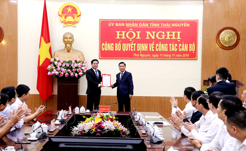 Công bố quyết định phê chuẩn kết quả bầu bổ sung chức vụ Phó Chủ tịch UBND tỉnh