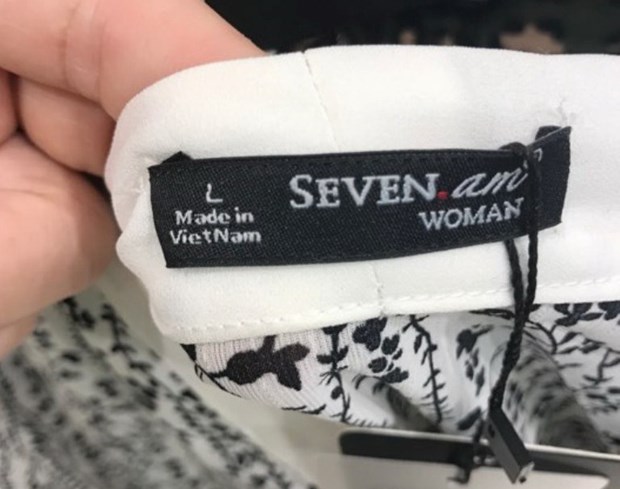 Tạm giữ hơn 9.000 sản phẩm quần áo thương hiệu SEVEN.am