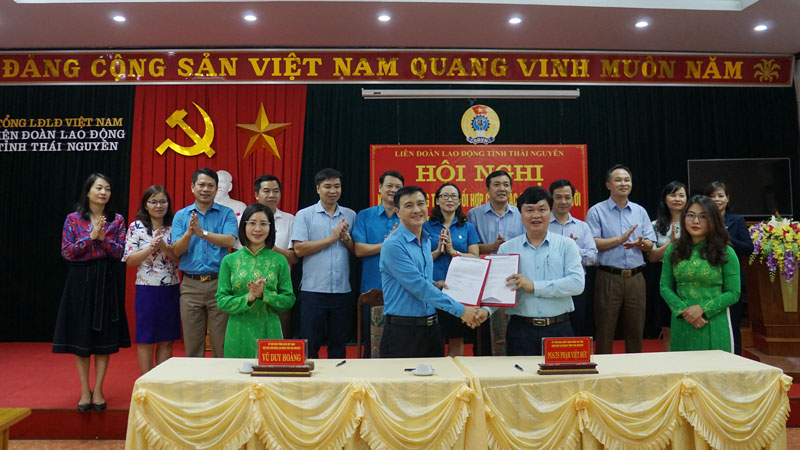 Ký kết chương trình phối hợp công tác với các đơn vị