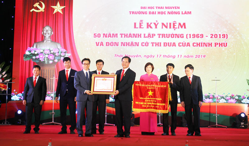 Trường Đại học Nông lâm Thái Nguyên: Đón nhận Cờ thi đua của Chính phủ nhân Kỷ niệm 50 năm Ngày thành lập