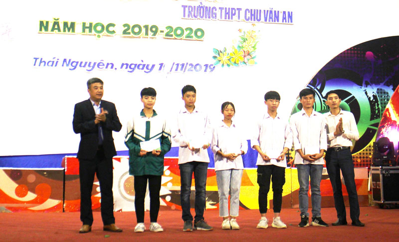 Trường THPT Chu Văn An tổ chức Chương trình khuyến học “Thắp sáng ước mơ” năm học 2019-2020