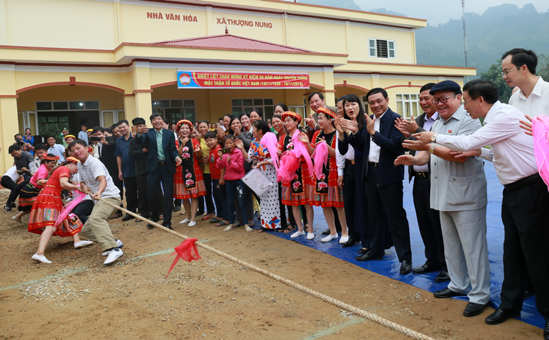 Chủ tịch Hội Nông dân Việt Nam chung vui Ngày hội đại đoàn kết tại Thái Nguyên