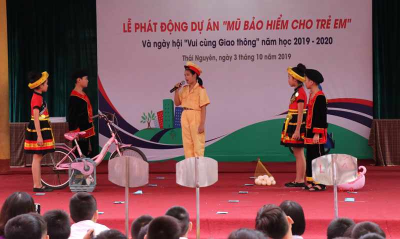 Tuyên truyền trong trường học - việc không dễ