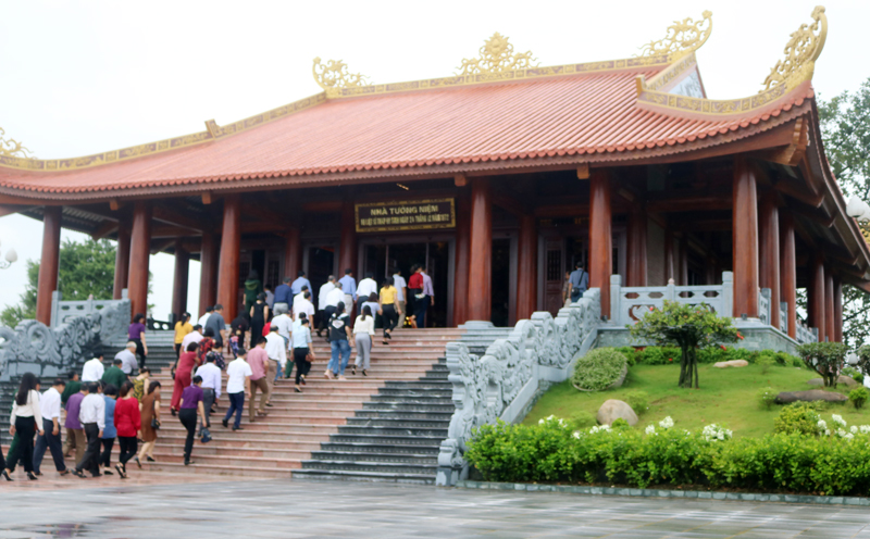 Tri ân các Anh hùng liệt sĩ