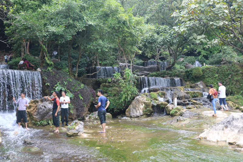 Doanh thu từ du lịch tăng gần 30 tỷ đồng
