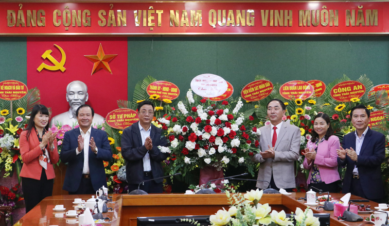 Thường trực Tỉnh ủy chúc mừng Ban Nội chính Tỉnh ủy nhân kỷ niệm 54 năm ngày truyền thống
