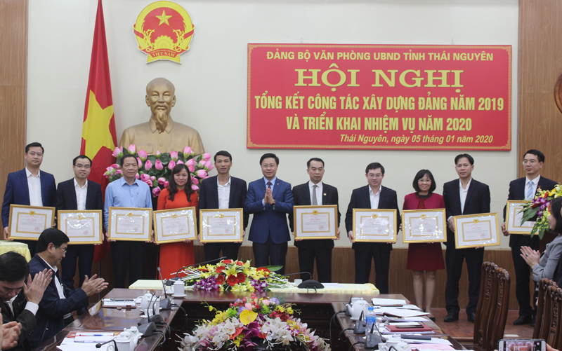 Tập trung lãnh đạo làm tốt chức năng tham mưu