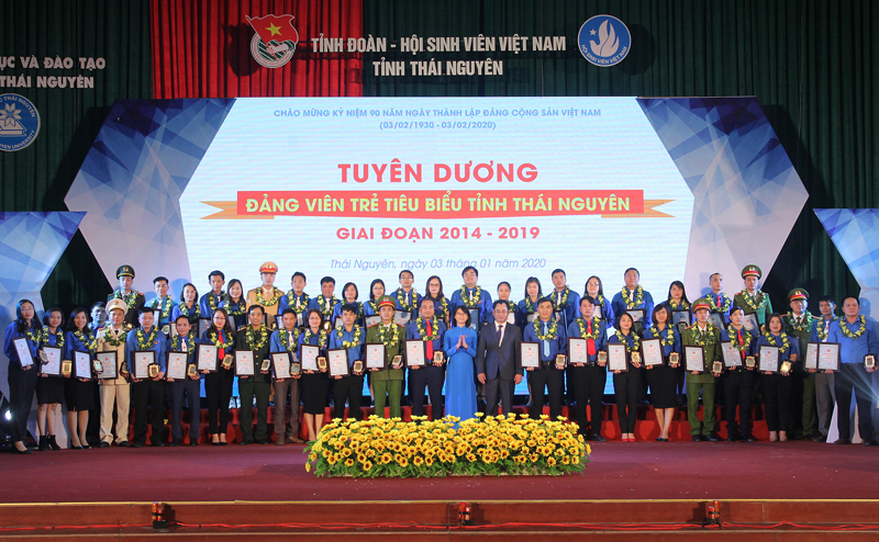 Tuyên dương đảng viên trẻ tiêu biểu và “Sinh viên 5 tốt” cấp tỉnh