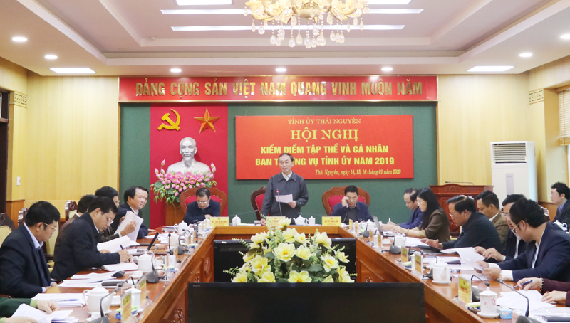 Tham gia góp ý có trọng tâm, trọng điểm, thẳng thắn, trung thực