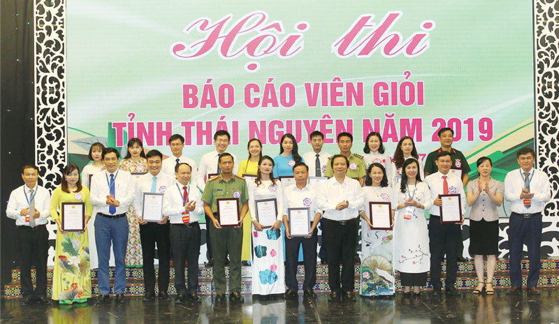Năm mới nói chuyện nêu gương