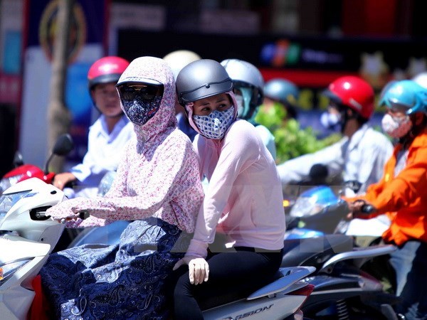 Nắng nóng gia tăng ở Bắc bộ và Trung bộ, có nơi trên 40 độ C