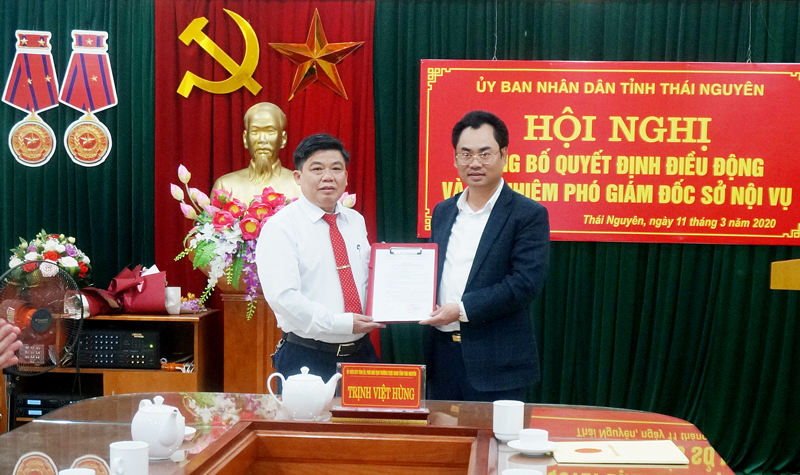 Trao quyết định bổ nhiệm Phó Giám đốc Sở Nội vụ