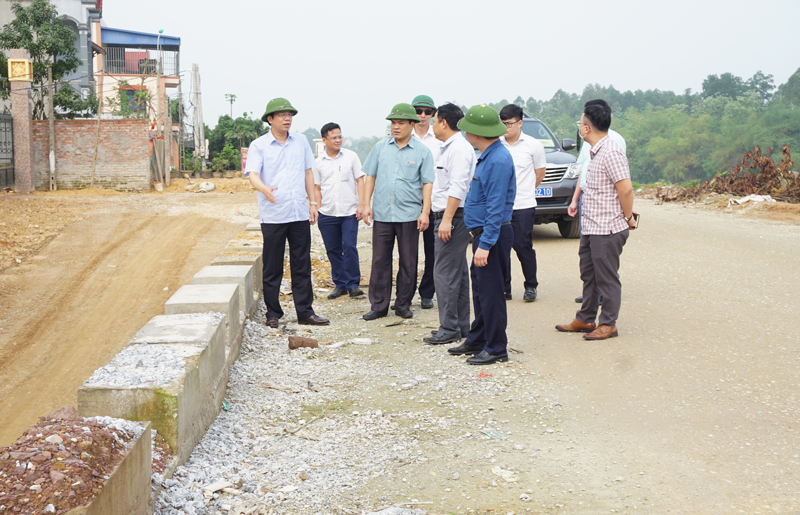 Kiểm tra hiện trạng đê, kè trước mùa mưa bão