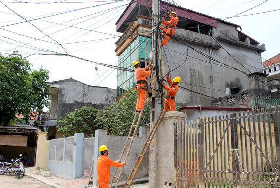 Không để thiếu điện trong những ngày hè nắng nóng