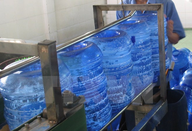 Hà Nội: Xử phạt nhiều cơ sở nước uống đóng chai không đạt chuẩn