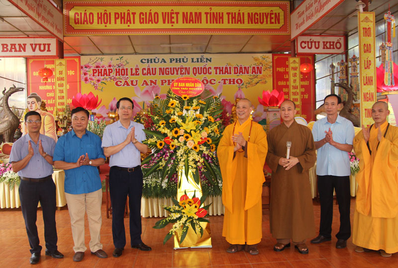 Lãnh đạo tỉnh chúc mừng nhân Đại lễ Phật đản 2020