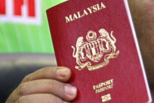 Malaysia triệt phá đường dây 19 người làm giả hộ chiếu