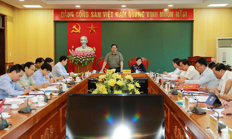 Đồng chí Trưởng Ban Tổ chức Trung ương làm việc với Ban Thường vụ Tỉnh ủy
