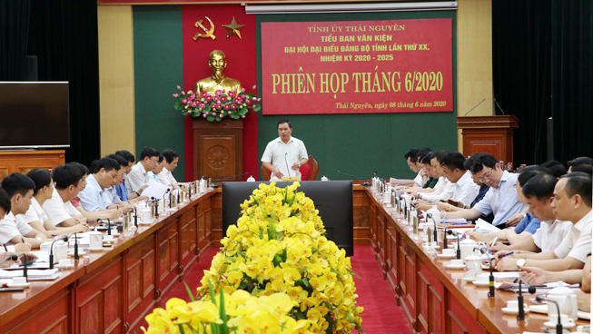 Đóng góp ý kiến vào dự thảo các văn kiện