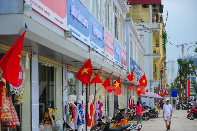Biển quảng cáo trên tuyến phố kiểu mẫu: Người khen đẹp, kể chê xấu