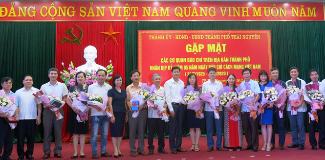 Gặp mặt, chúc mừng các cơ quan thông tấn báo chí
