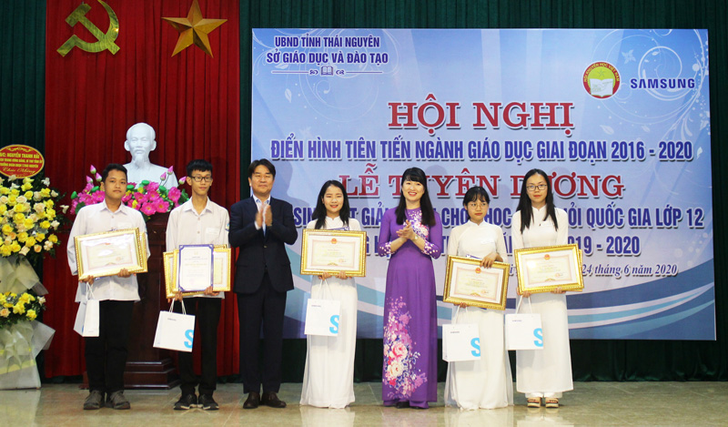 Ngành Giáo dục và Đào tạo tôn vinh các điển hình tiên tiến