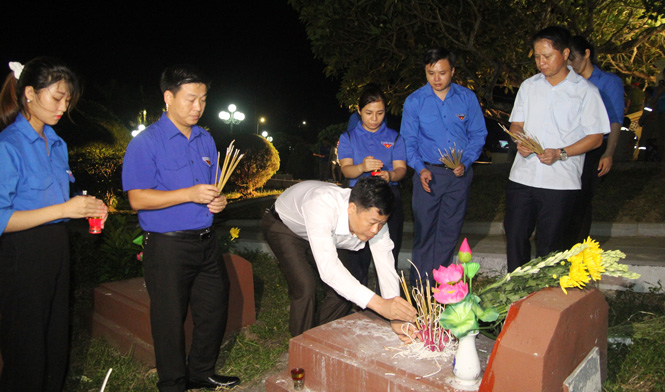 Thắp nến tri ân các Anh hùng liệt sĩ