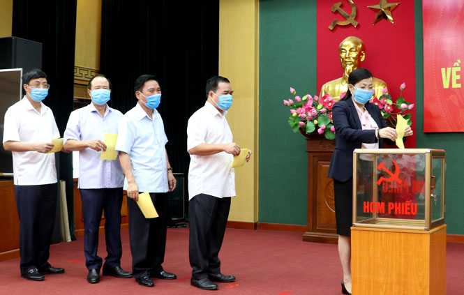 Giới thiệu nhân sự tham gia Ban Chấp hành Trung ương Đảng khóa XIII