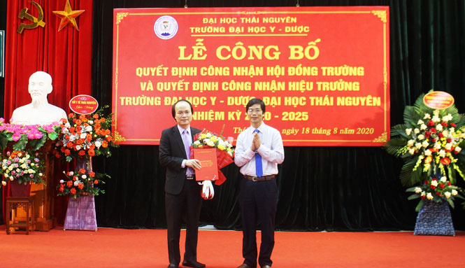Công bố Quyết định công nhận Hội đồng Trường và Hiệu trưởng Trường Đại học Y- Dược Thái Nguyên, nhiệm kỳ 2020-2025