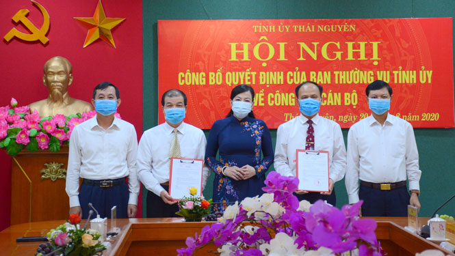 Công bố các quyết định về công tác cán bộ