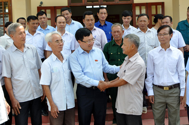 Phó Thủ tướng Chính phủ tiếp xúc với cử tri