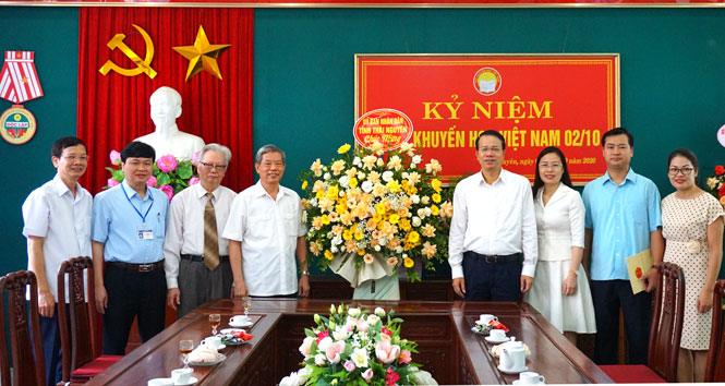 Lãnh đạo tỉnh chúc mừng Hội Khuyến học