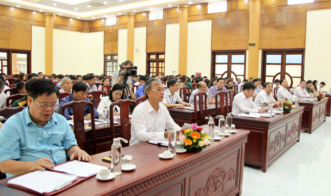 Chú trọng học tập, quán triệt nghị quyết của Đảng