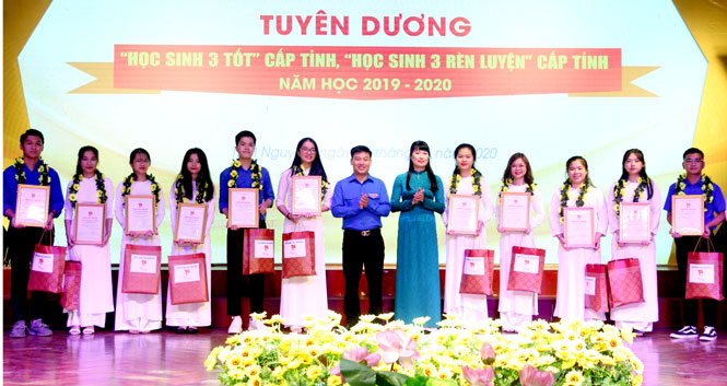 Tuyên dương “Công trình măng non tiêu biểu”, học sinh “3 tốt” và “3 rèn luyện”