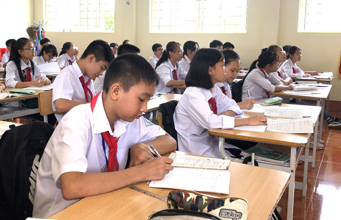 Xung quanh quy định học sinh được sử dụng điện thoại trong giờ học