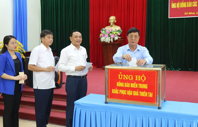 Chung tay ủng hộ đồng bào miền Trung