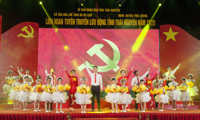Liên hoan tuyên truyền lưu động “Mãi mãi một niềm tin theo Đảng”