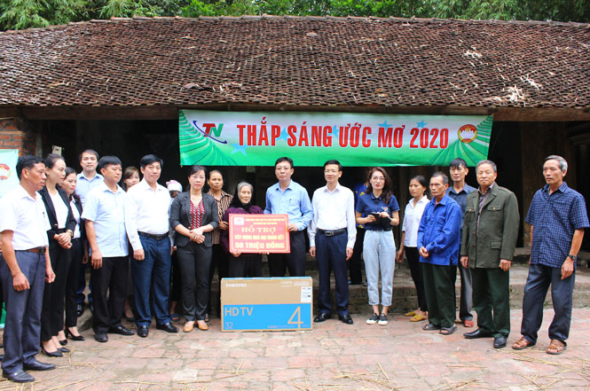 Thắp sáng ước mơ hỗ trợ hộ nghèo