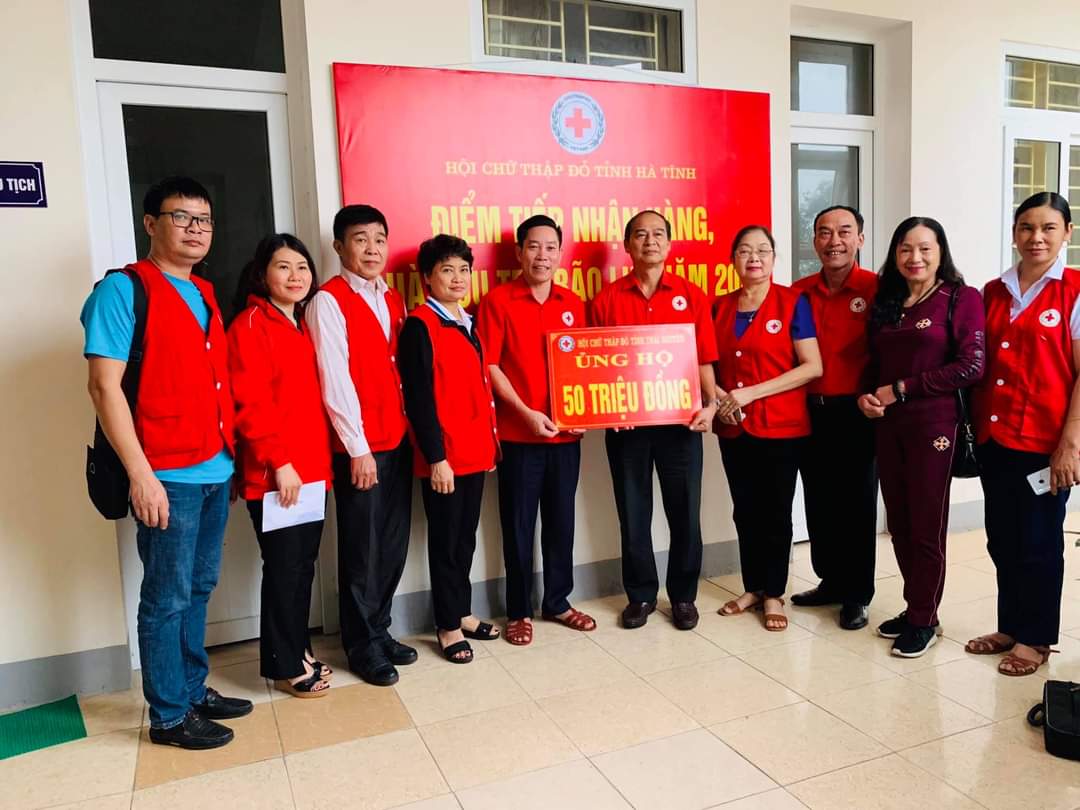 Hội Chữ thập đỏ Tỉnh: Hỗ trợ gần 700 triệu đồng cho hai tỉnh Hà Tĩnh, Quảng Bình khắc phục hậu quả bão lũ