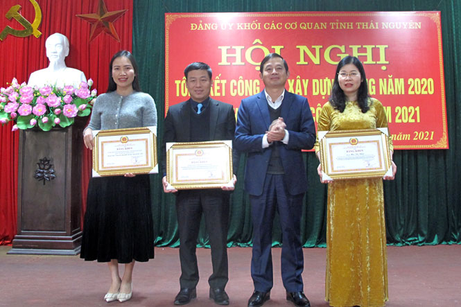 Phát huy vai trò nêu gương của cán bộ, đảng viên