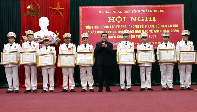 Phấn đấu giảm tội phạm về trật tự xã hội