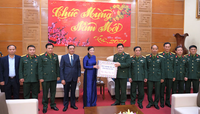 Đồng chí Bí thư Tỉnh ủy chúc Tết các cơ quan, đơn vị