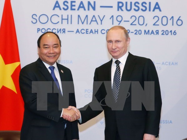 Thủ tướng Nguyễn Xuân Phúc hội kiến Tổng thống Nga V.Putin