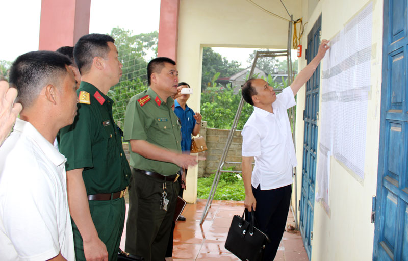 Kiểm tra công tác dân vận, nắm tình hình nhân dân phục vụ bầu cử