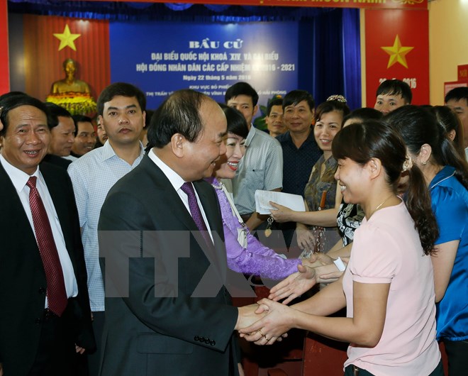 Thủ tướng Nguyễn Xuân Phúc bỏ phiếu bầu cử tại huyện Vĩnh Bảo