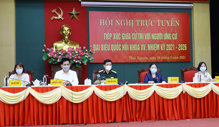 Ứng cử viên đại biểu Quốc hội tiếp xúc trực tuyến với cử tri