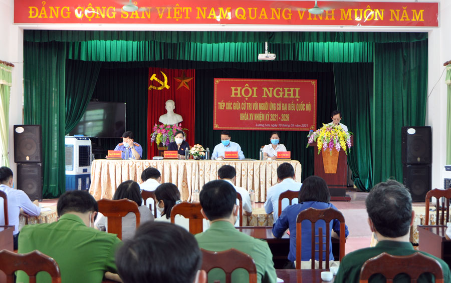 Người ứng cử đại biểu Quốc hội và HĐND tỉnh tiếp xúc cử tri