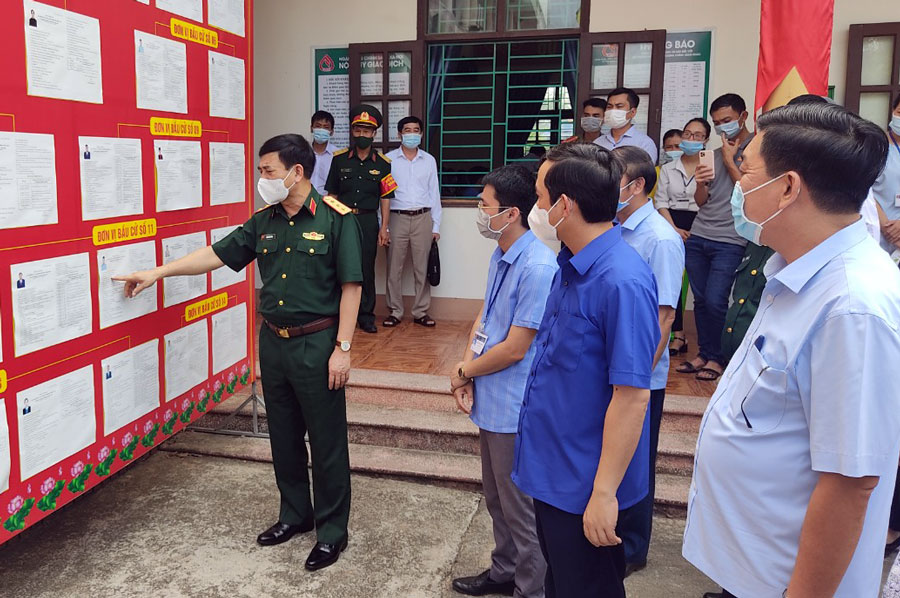 Ứng cử đại biểu Quốc hội tiếp xúc cử tri xã Hóa Thượng