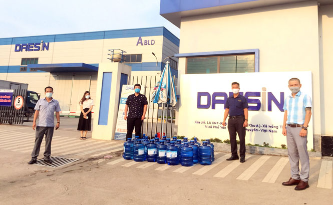 Cùng người lao động vượt khó