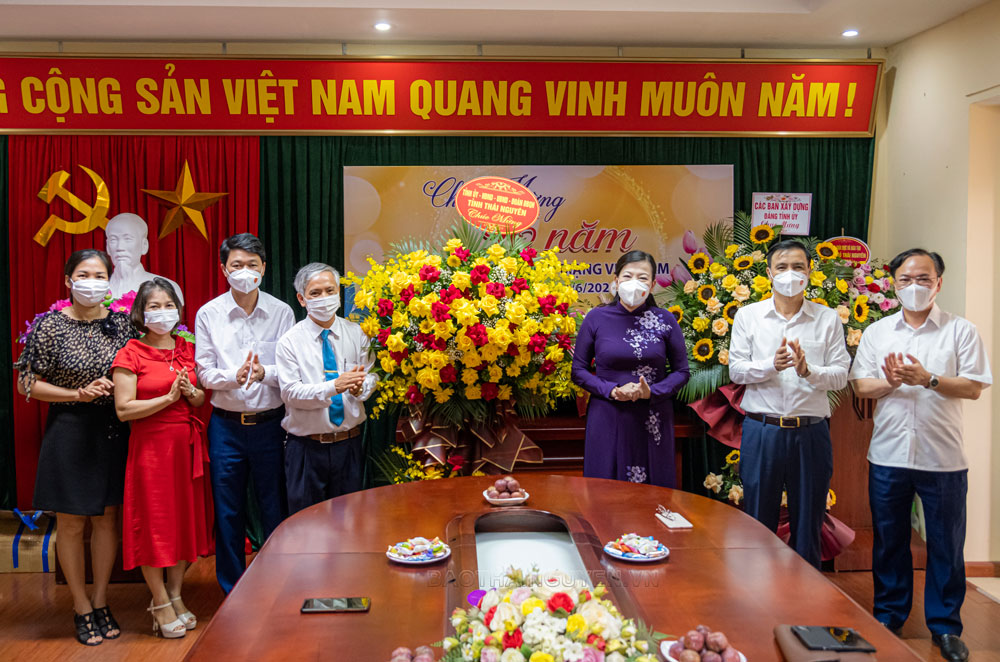 Báo chí cần tiên phong chuyển đổi số
